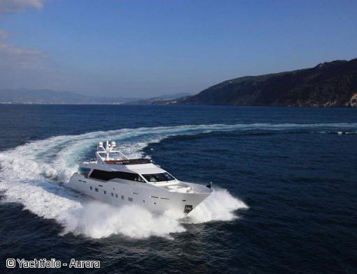 vedette-yacht-motor-aurora-navigation-croisiere